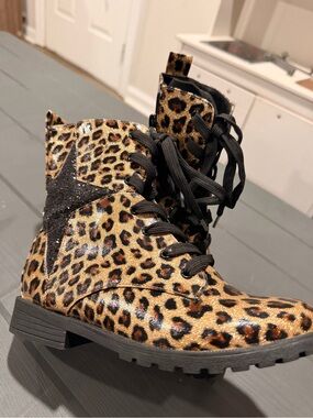Girls Leopard Print Lace-Up Combat Boots with Black Glitter Star